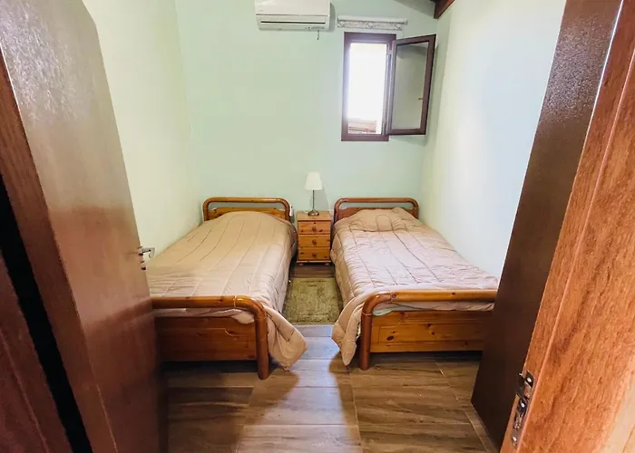 Lovely House Not Far From The Beach, Near Protaras Δερύνεια